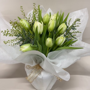 【季節のミニブーケ　即出荷】　チューリップスタンドブーケ　白
