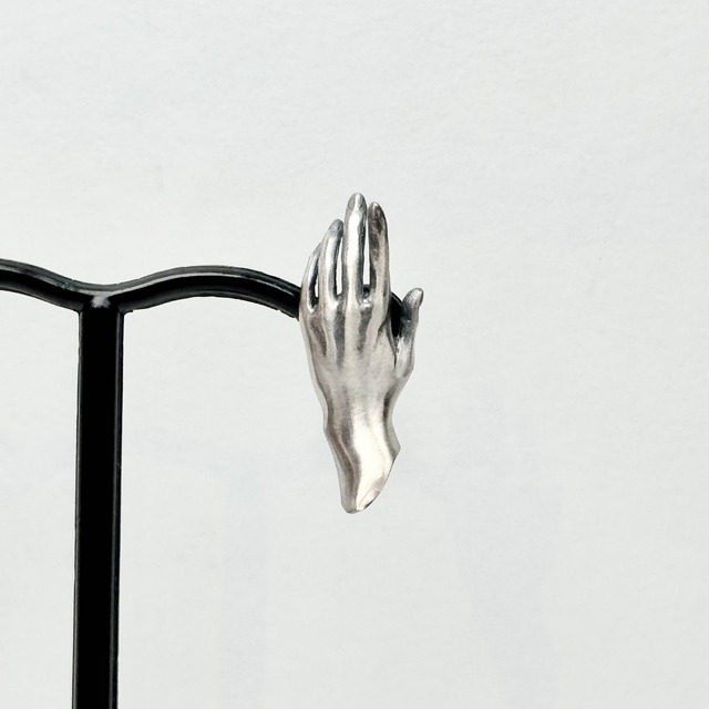 【Mad Graffiti】アフェクション "M" ピアス レフト