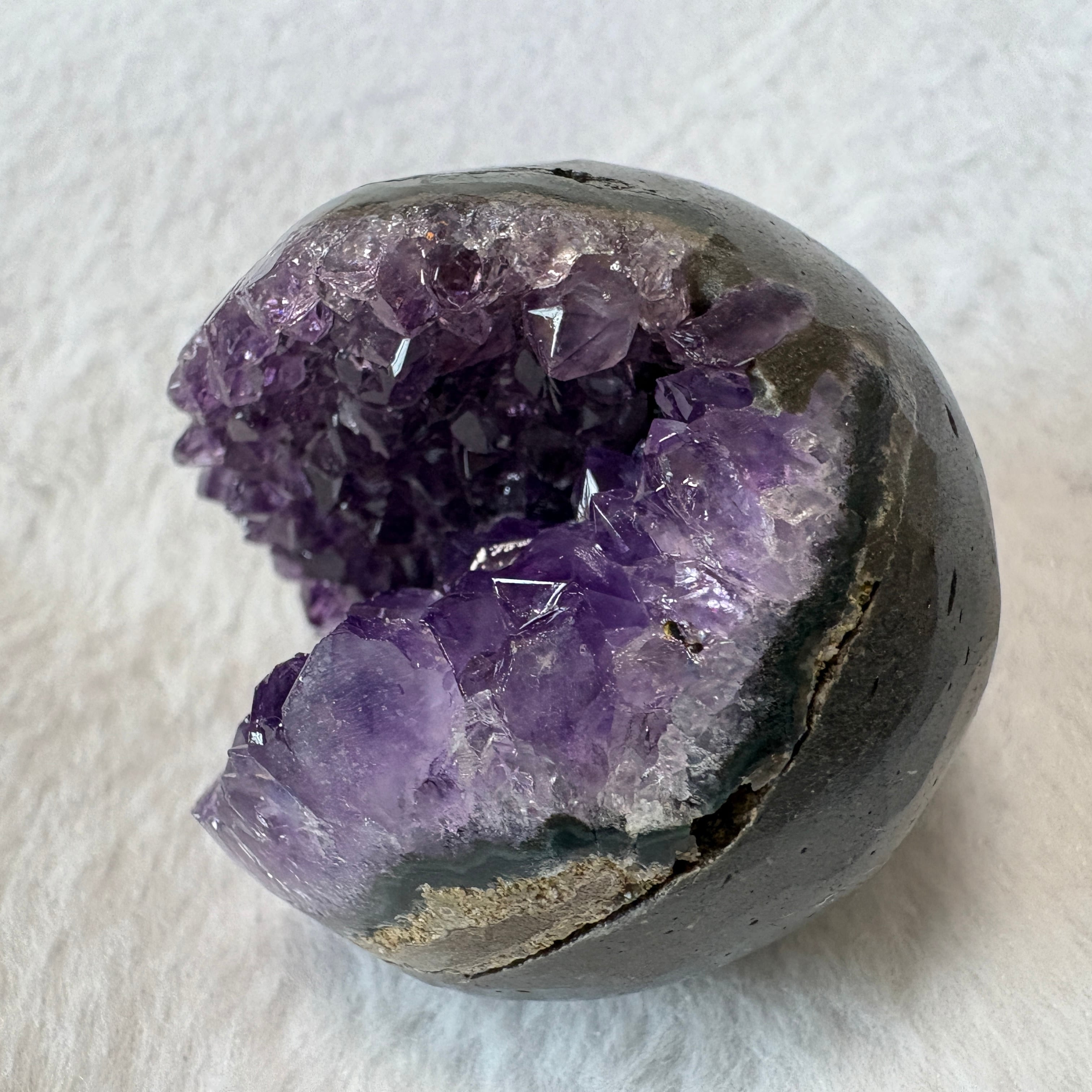 ④ウルグアイ産 アメジスト笑口（わらいぐち）原石｜濃紫結晶・直径4.5
