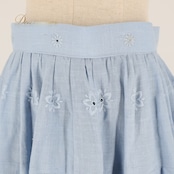 フォークダンス 衣装 スカート ブルー系 水色 黒 花柄 刺繍 チロリアン チロルスカート カントリースカラップ レース 爽やか 明るい おしゃれ かわいい ダンス衣装 イベント 練習 レッスン ブラック系