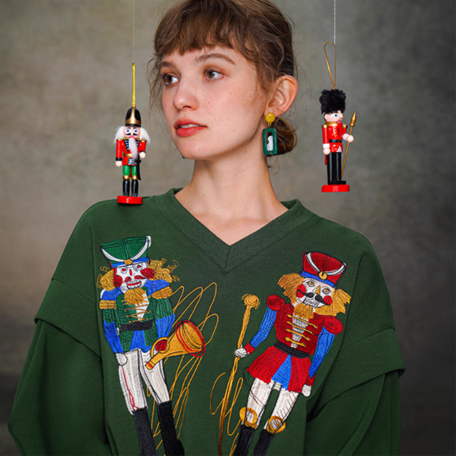 【Camoooni】くるみ割り人形刺繍スウェット　10830