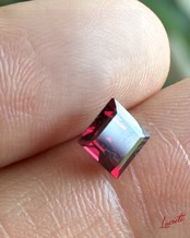Natural Rhodolite Garnet 1.6ct Loose Gemstone｜天然ロードライトガーネット 1.6ct ルース【LE-0061】