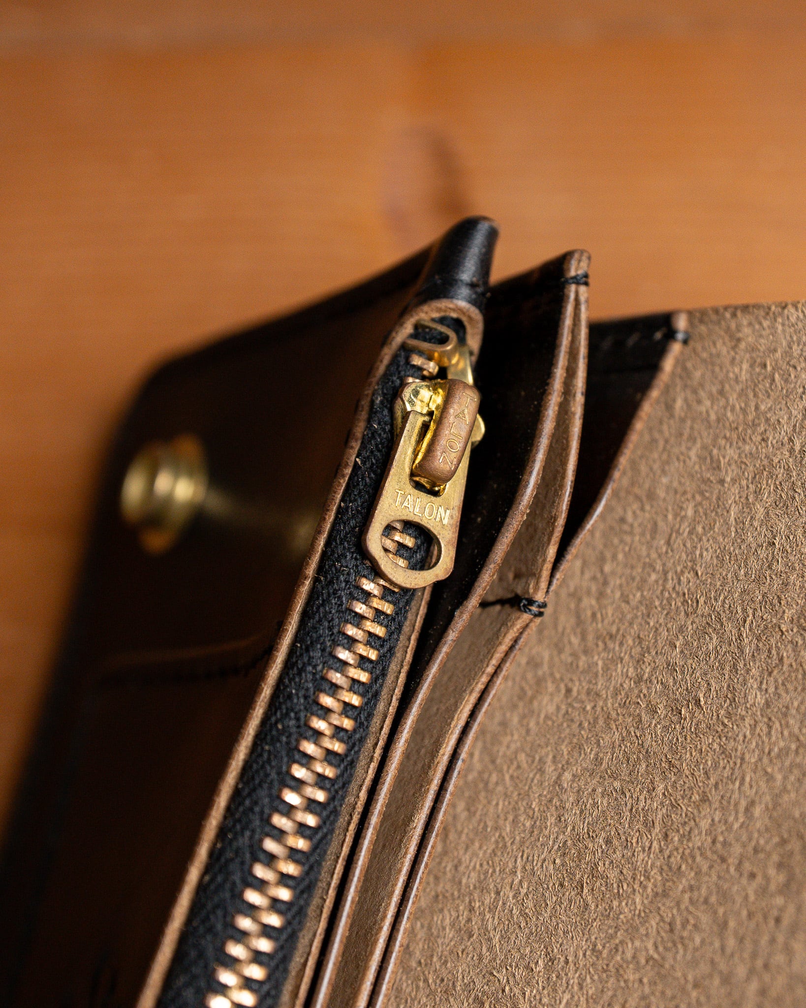 Additive and Line】Tracker Wallet TW-004 Maryam Horse Butt 3層