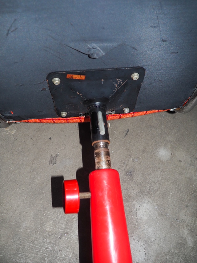 Height-adjustable check chair
