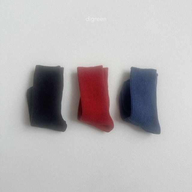 digreen25wn_Tone-Down Black Socks Set