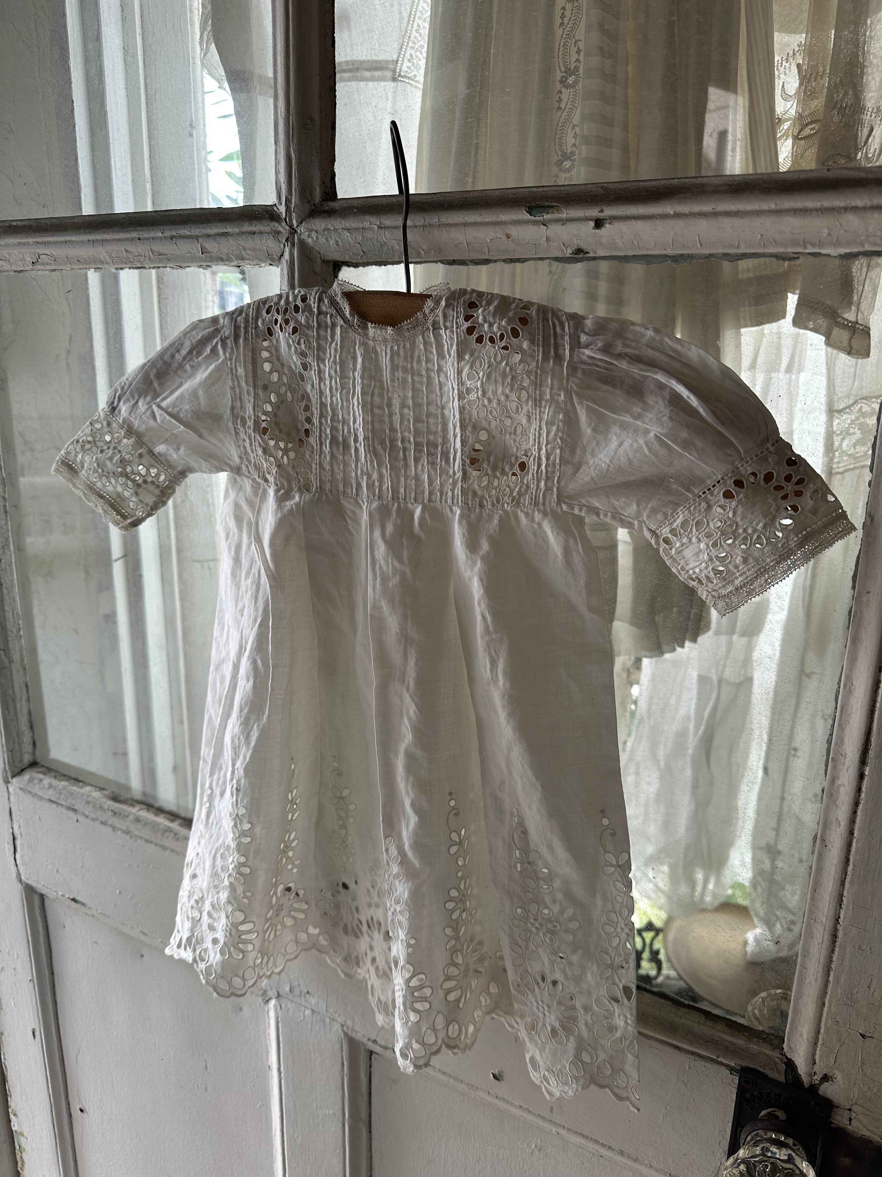 ベビードレス（カットワーク手刺繍）子供服 | Brocante de La Cocotte