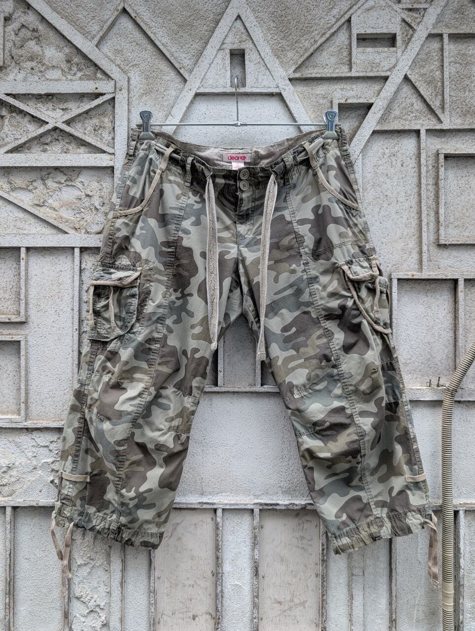 "DEAR" camouflage cargo cropped pants