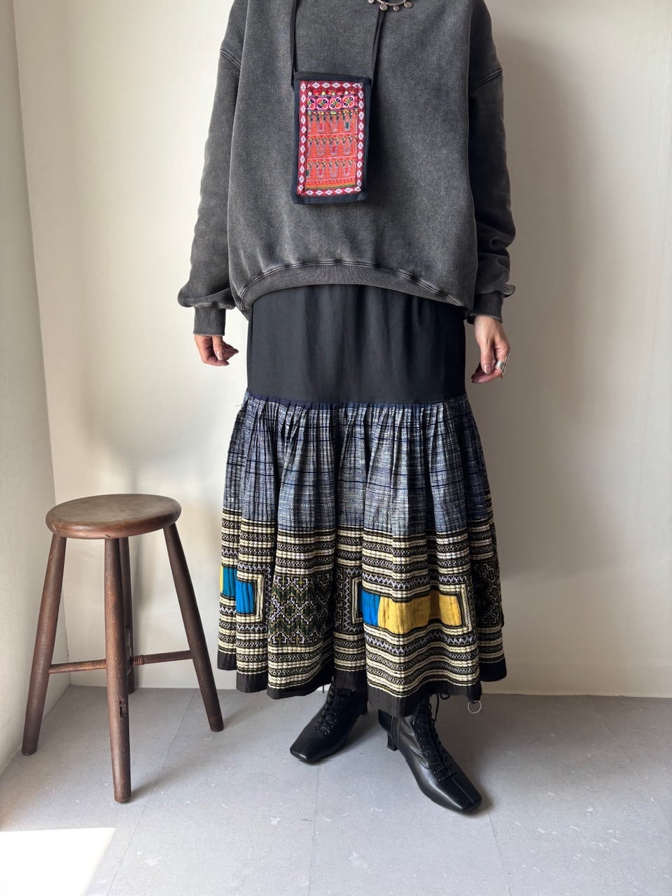 モン族スカート 026 ロング 裾ボリューム 贅沢に巻きスカート1枚使用