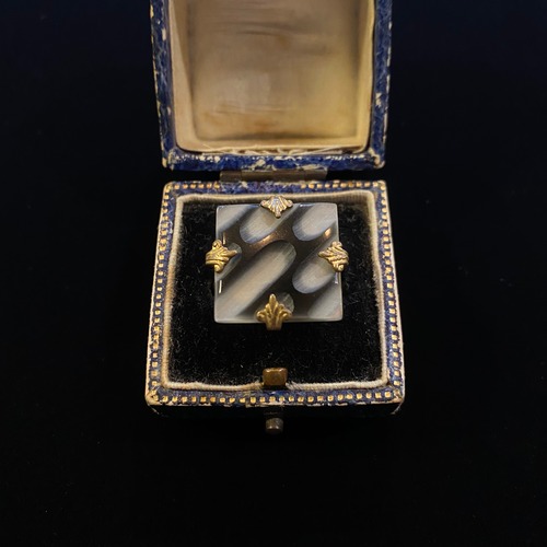 Carving patterned square ring