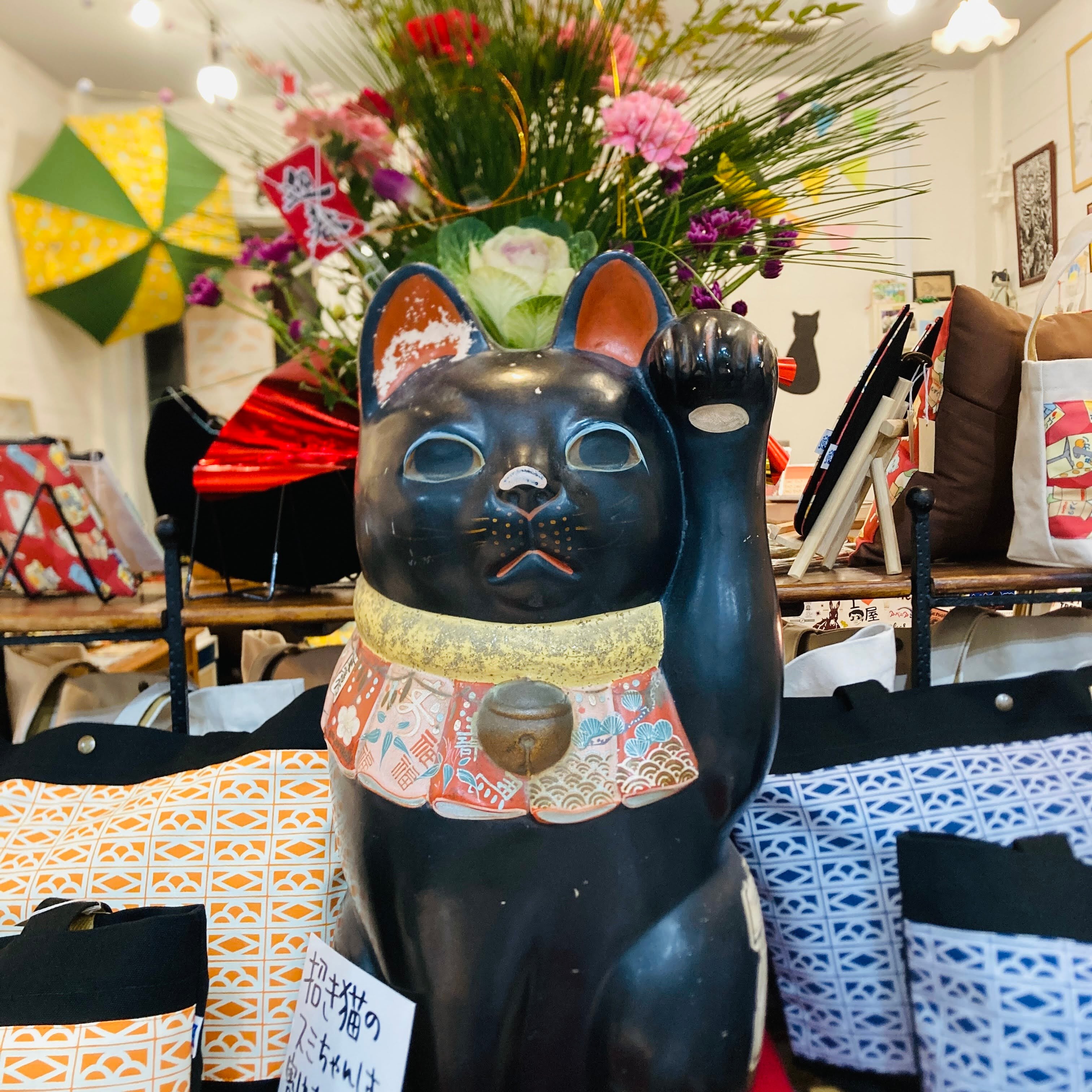 OKINAWA LUCKY CAT(沖縄招き猫)』Tシャツ(黒猫・黒T) | 海猫商店