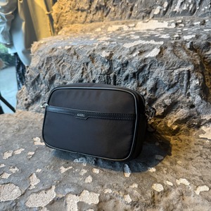 【AMIRI】EMBROIDERED LOGO CAMERA CASE