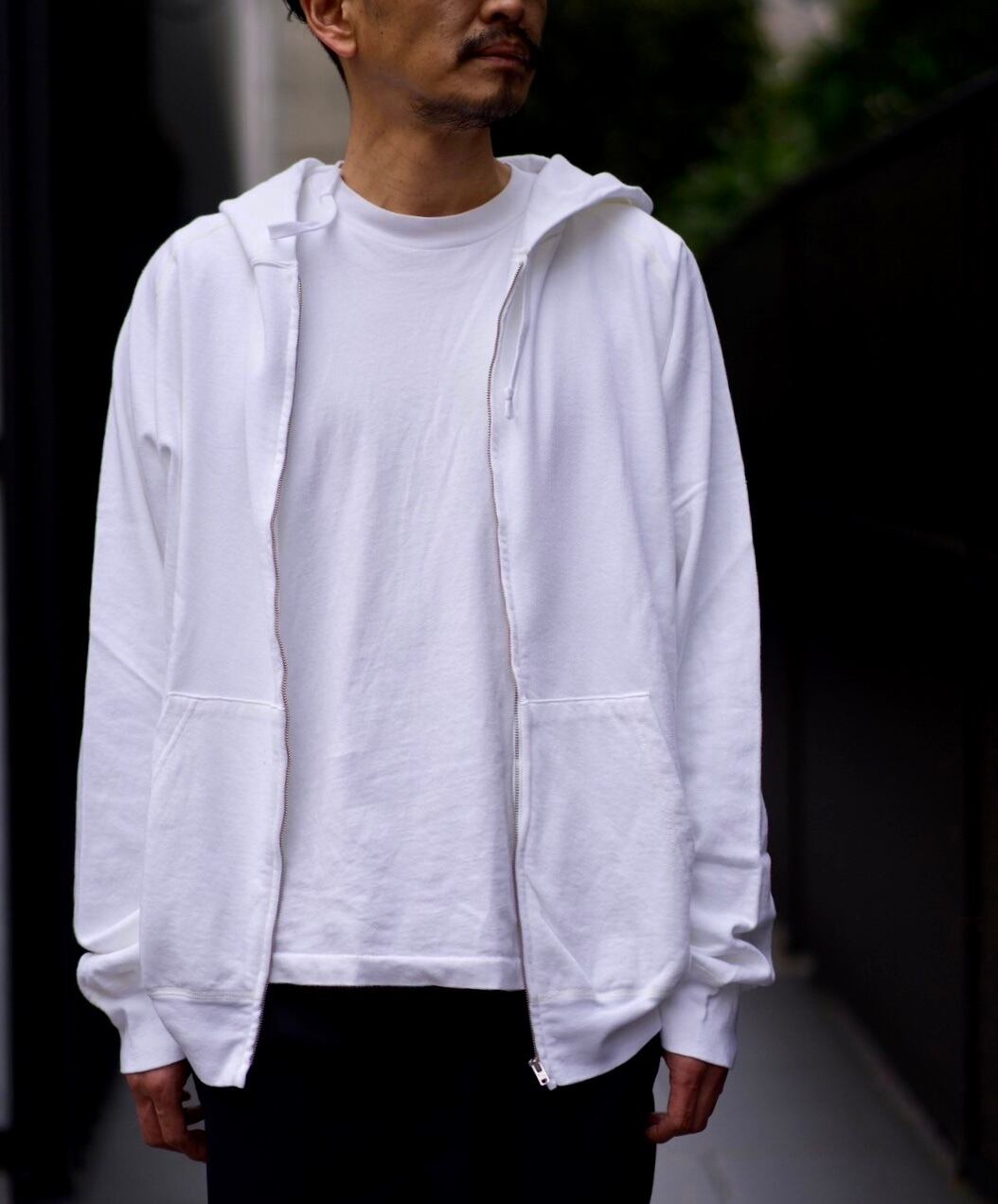 COMOLI(コモリ) / 製品染裏毛ジップパーカー-WHITE-(Z01-05027) | Signs 