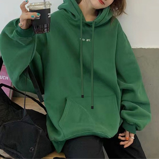 パーカー トップス ロゴ入りスウェットパーカー レディース スウェットパーカー ロゴ オーバーパーカー 長袖 フード付き スウェット プルオーバー フーディ ビッグシルエット 緑 グリーン オシャレ シンプル きちんと感 可愛い キレイめ ハンサム マニッシュ カジュアル 春 夏 秋 冬 シーズンレス デイリー おでかけ 公園コーデ アウトドア 普段着 定番 ベーシック 王道 万能 機能性 鮮度アップ トレンド 動きやすい オーバーサイズ ゆったり 体型カバー インスタ映え