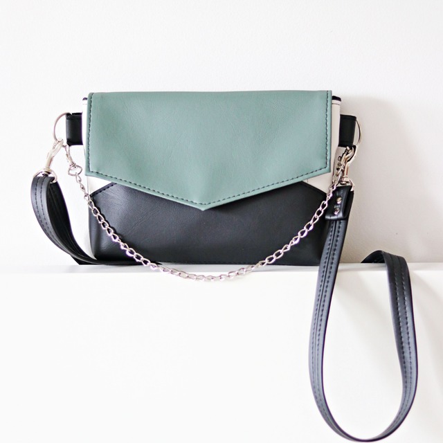 SUGULOVAS Envelope Chain Bag - Green/Black