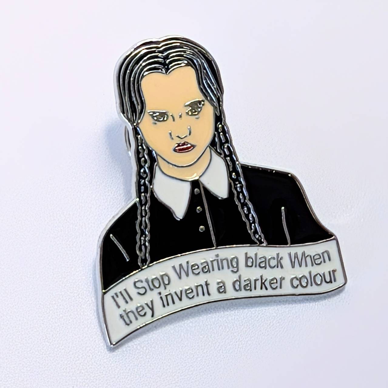 送料無料! ★ピンズ PINS★ピンバッジ 【 The Addams Family / アダムスファミリー 】 Wednesday / ウェンズデー〚アメリカン雑貨 アメトイ〛