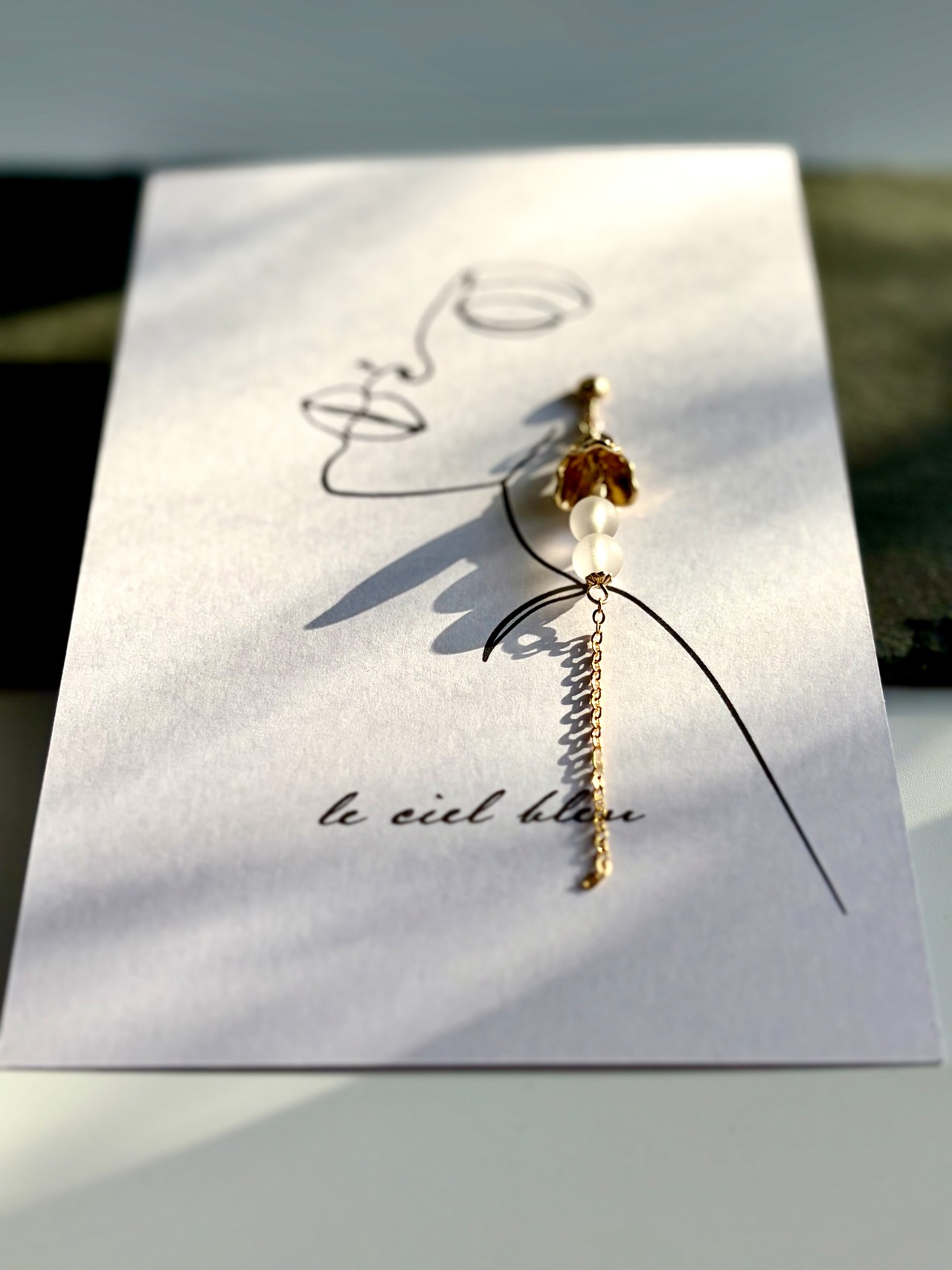 垂れ下がるこの花の実は　水晶　ゴールド／シルバー