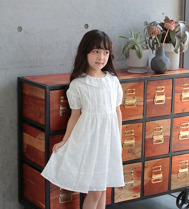 刺繍ラッフル襟ワンピース＜White＞