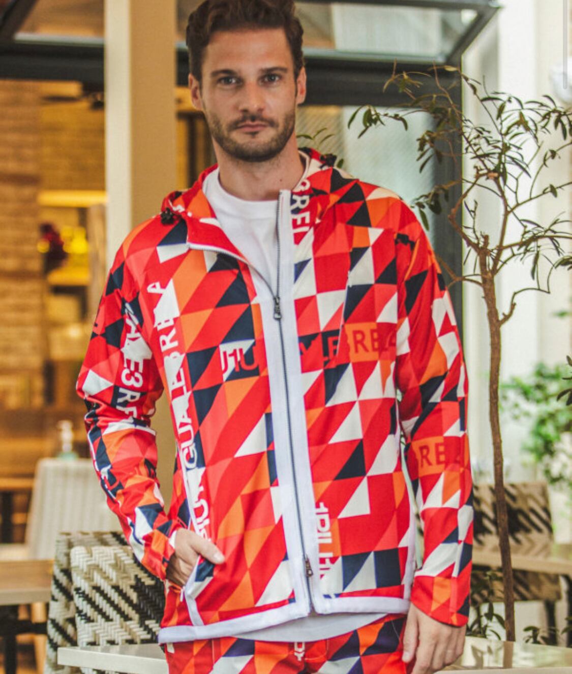 1PIU1UGUALE3 RELAX(ウノピゥウノウグァーレトレ)4wayストレッチ総柄パーカー(レッド/ブルー)