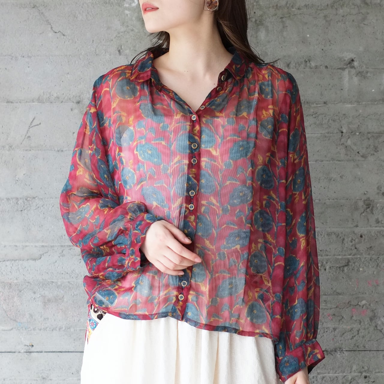 【再販】レトロ&モードな花柄シフォンシアーシャツ(22s-04)ブリック