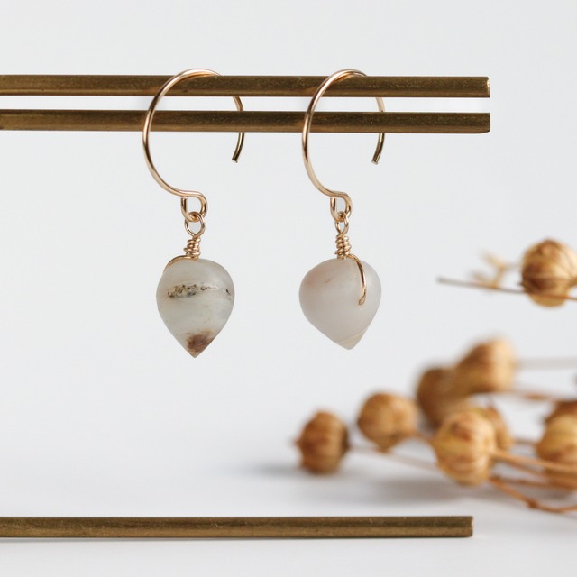 14kgf｜やわらかな質感を楽しむ｜オパールのピアス：C