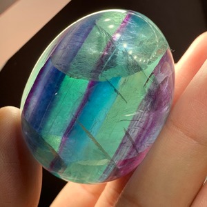 142.虹たまご☆フローライトたまご 台座付き