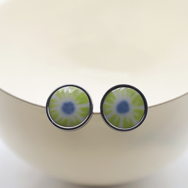 Stud earrings32
