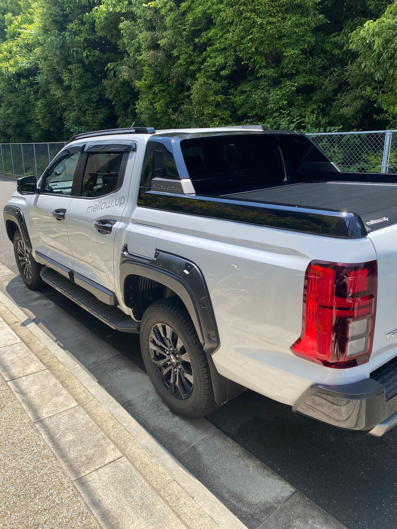 TRITON GSR用 手動シャッター式トノカバー【キーロック付き】 | mellow.up