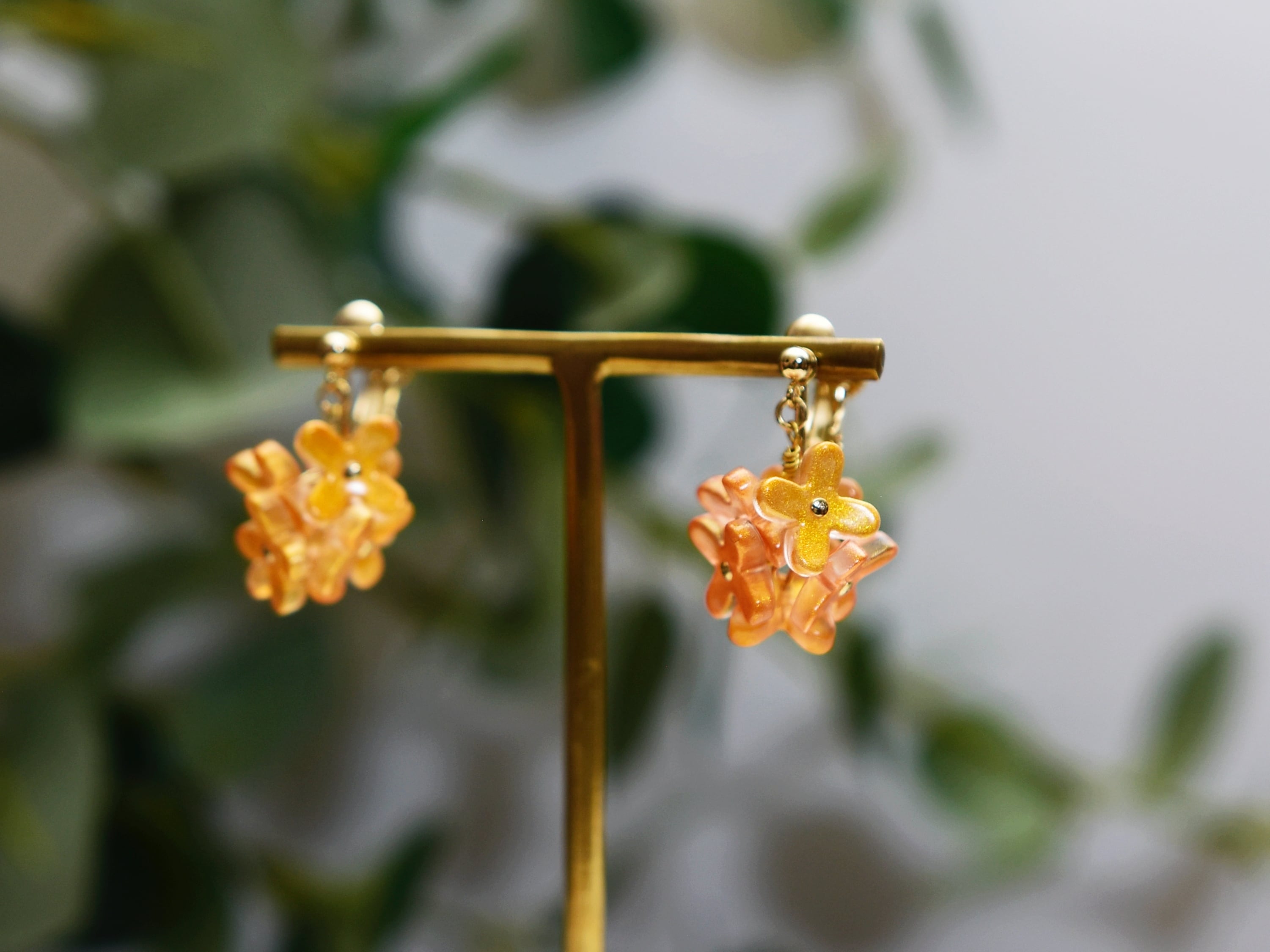 秋限定【14kgf ピアス/イヤリング】金木犀の花束・オレンジ色の秋に咲くお花