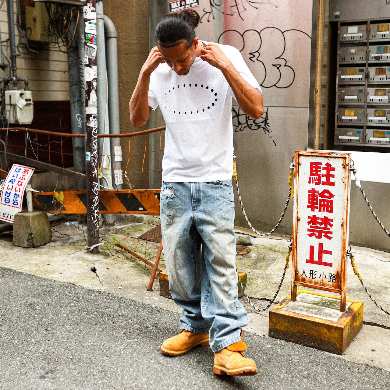 MOON PHASE PREMIUM COTTON BOX TEE