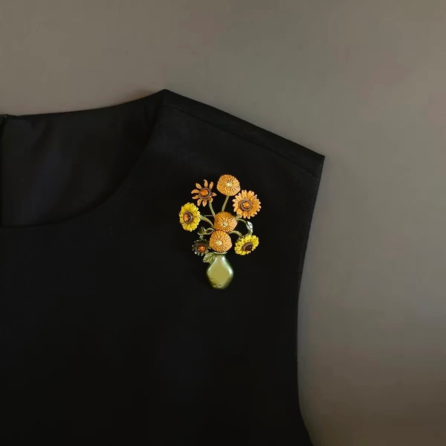 sunflower brooch K906