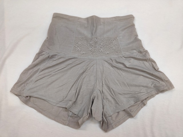 骨盤起立フレアショーツ