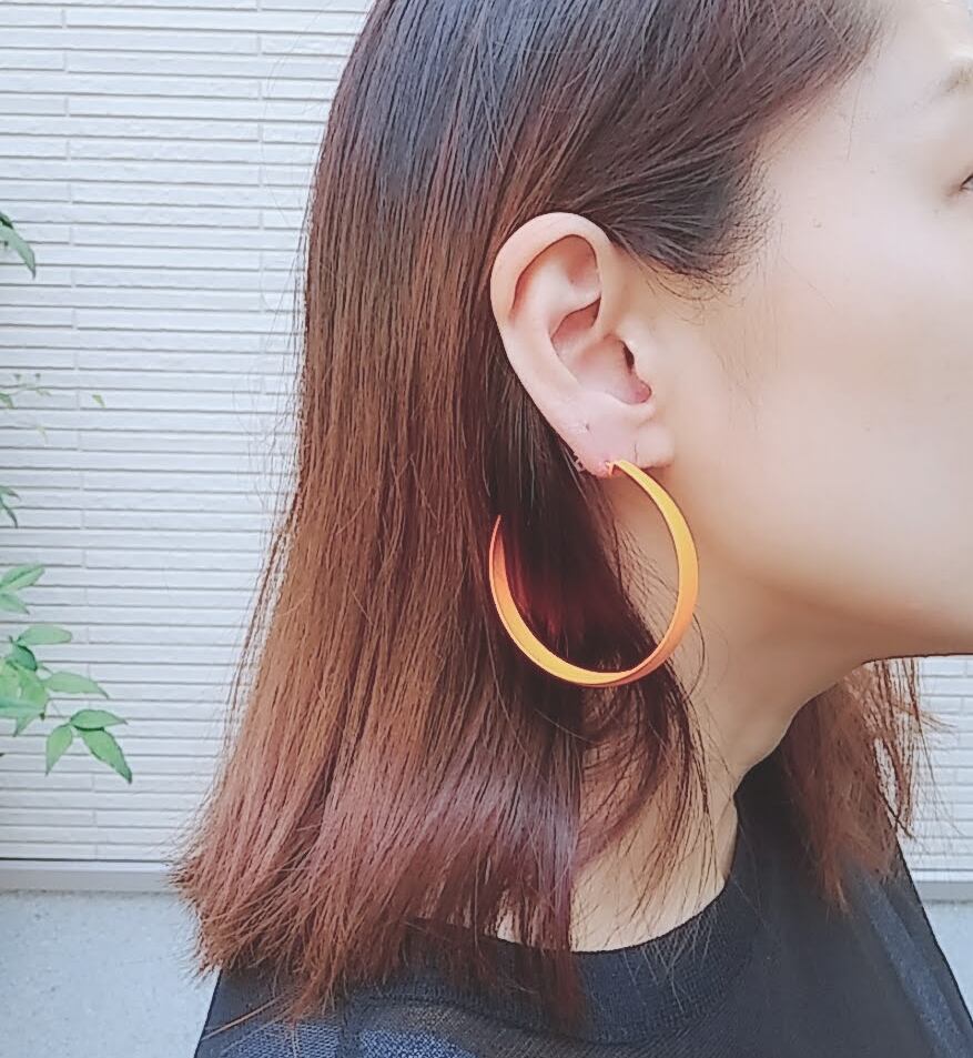 幅広フープピアス ネオンオレンジ ネオンカラー 蛍光 イベント ダンス 発表会 派手 カラフル 個性派 アクセサリー 明るい ハッピー 原宿系