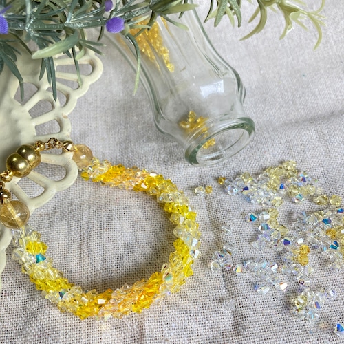 スワロのかぎ針編みブレスレット/イエロー スワロのかぎ針編みブレスレット/イエロー