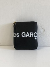 【COMME des GARCONS WALLET】HUGE LOGO ZIP WALLET