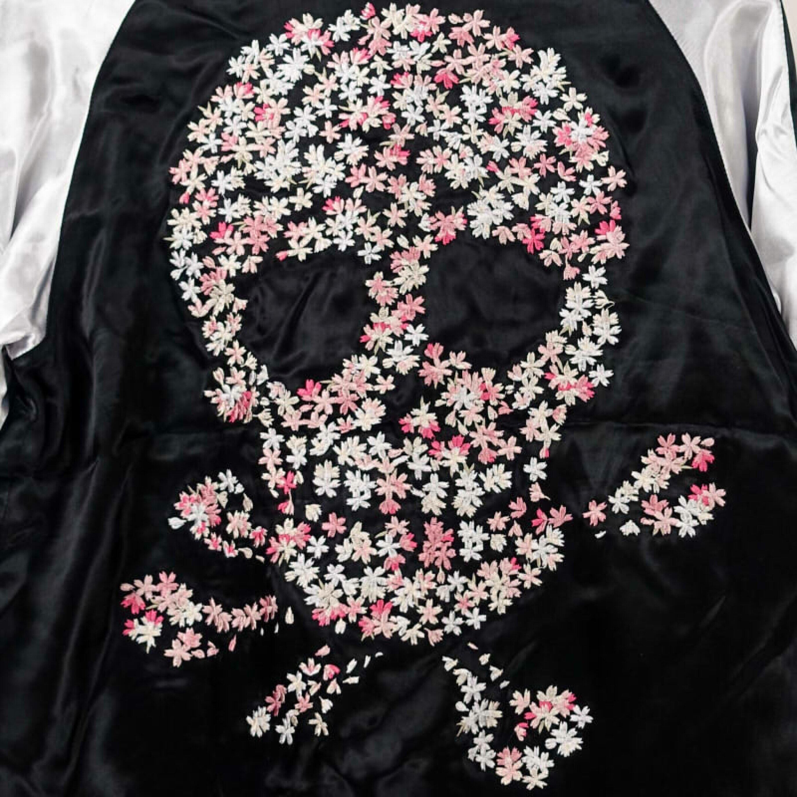 桜髑髏刺繍スカジャン JSKJ-515 Japanesque 和柄 BLACK S/M/L/XL 桜髑髏刺繍スカジャン JSKJ-515 Japanesque 和柄 BLACK S/M/L/XL