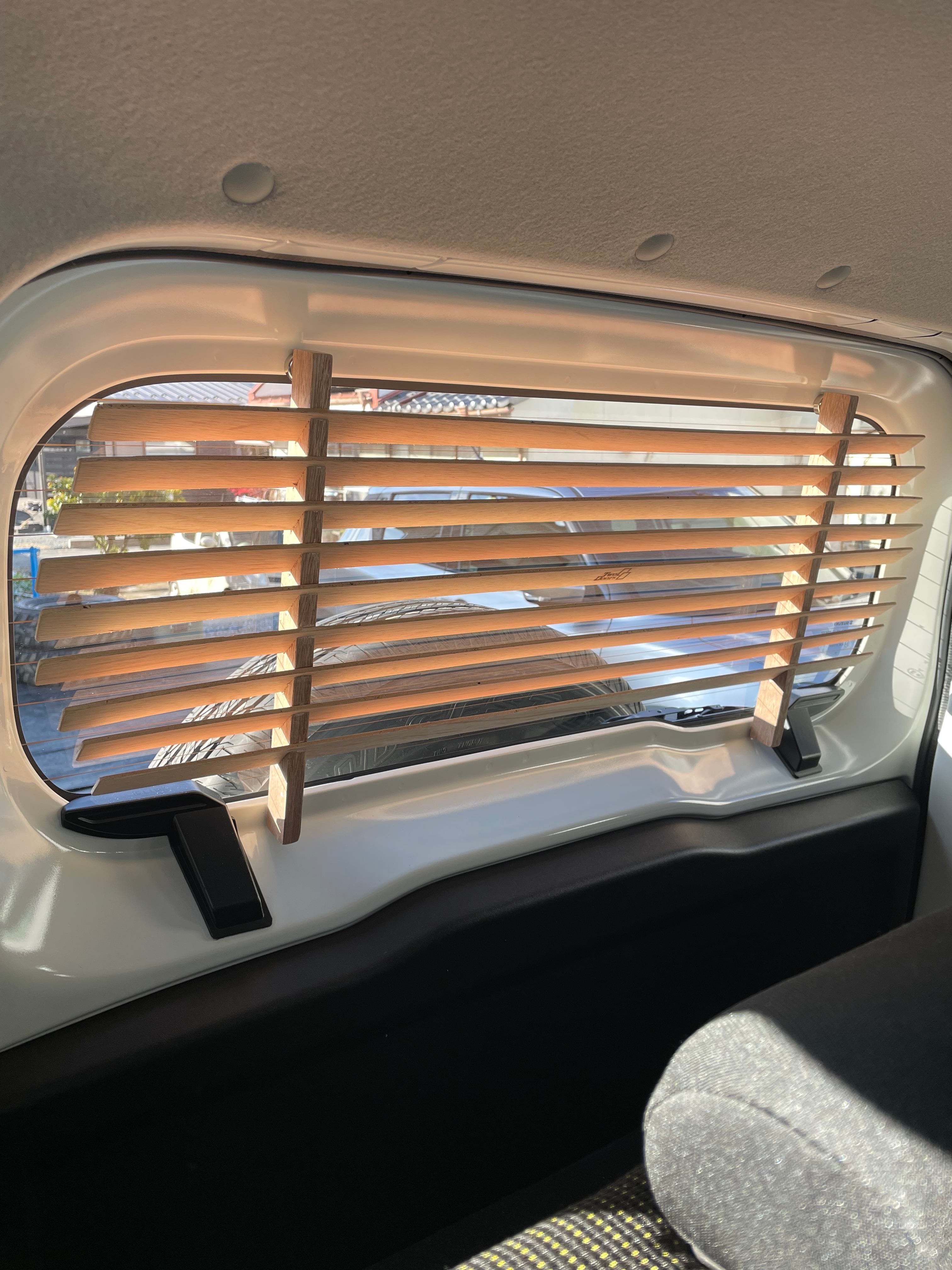 ジムニー専用ウッドブラインド JIMNY】ウッドサイドブラインド_リア用 | TWODOORS