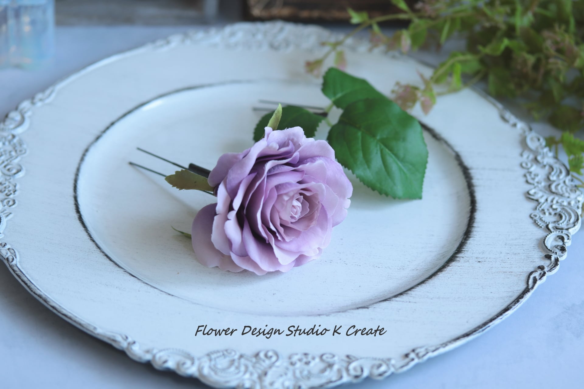 【染め花】アンティーク調 薔薇・蘭・ラベンダーアレンジメント　ハンドメイド 薔薇と葉っぱの髪飾り（ラベンダー） ラベンダー色の薔薇 髪飾り