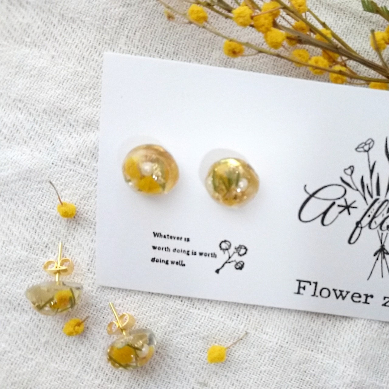 ミモザのピアス＊固まるハーバリウム＊レジン | Flower zakka A 