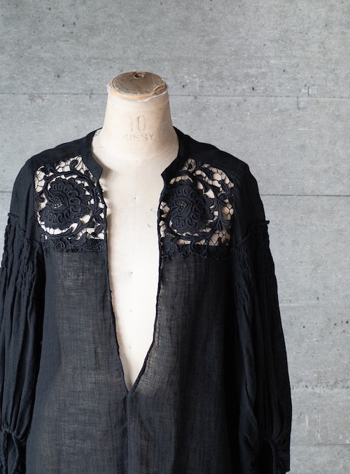 "LUXXM" used Linen V-slit neck pullover