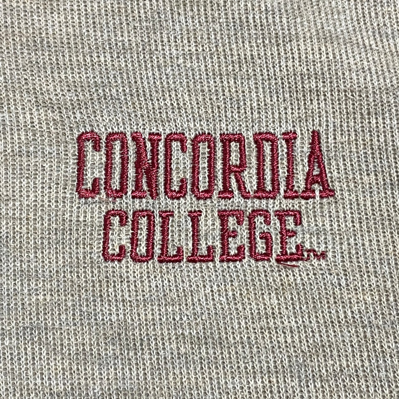 【gear】カレッジ コンコーディア大学 ワンポイント 刺繍ロゴ CONCORDIA COLLEGE ハーフジップ スウェット プルオーバー ベージュ M US古着