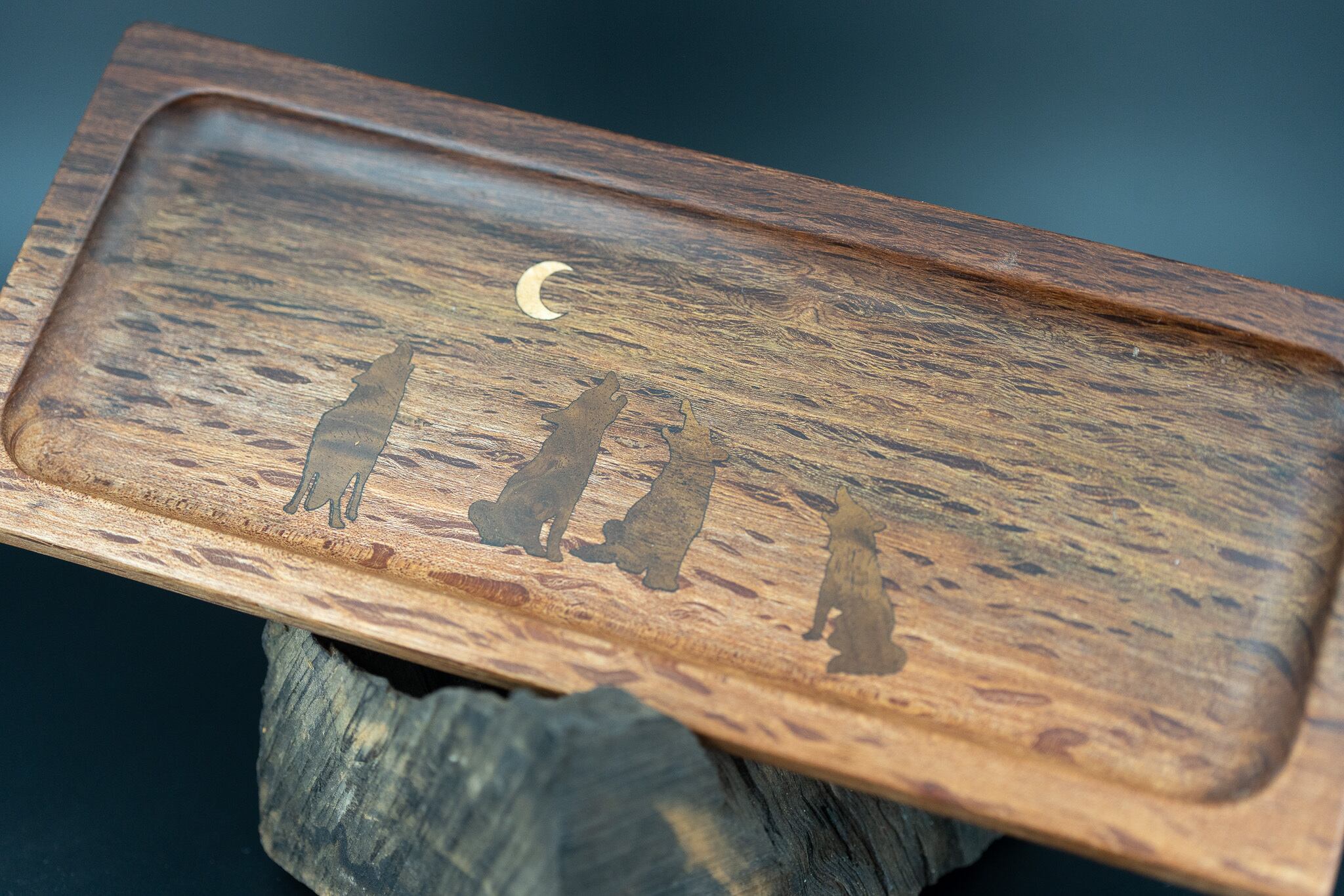 【強さと美しさの象徴】 シーオーク ペントレイ 象嵌 月に吠える