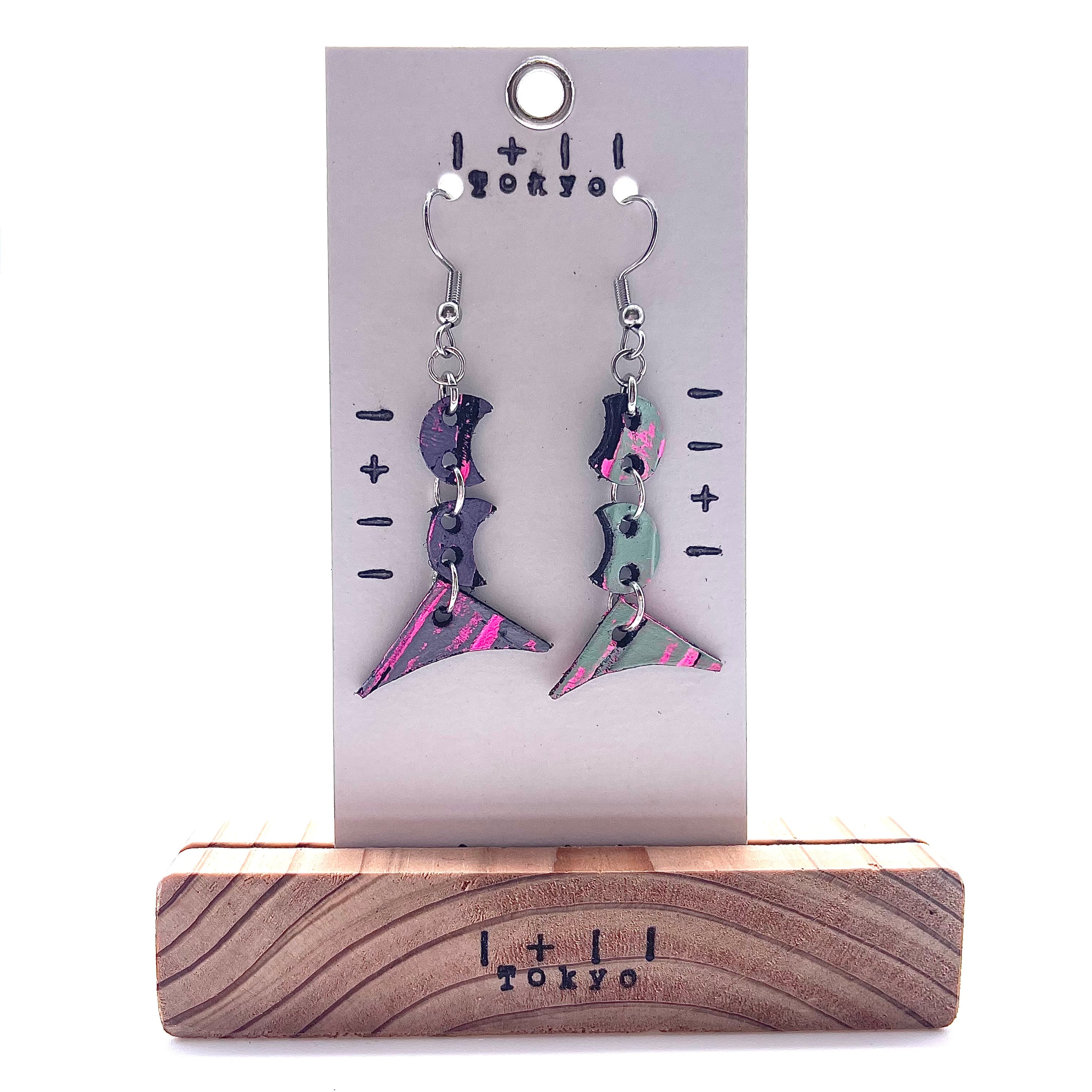 革ピアス　月と三角　本革