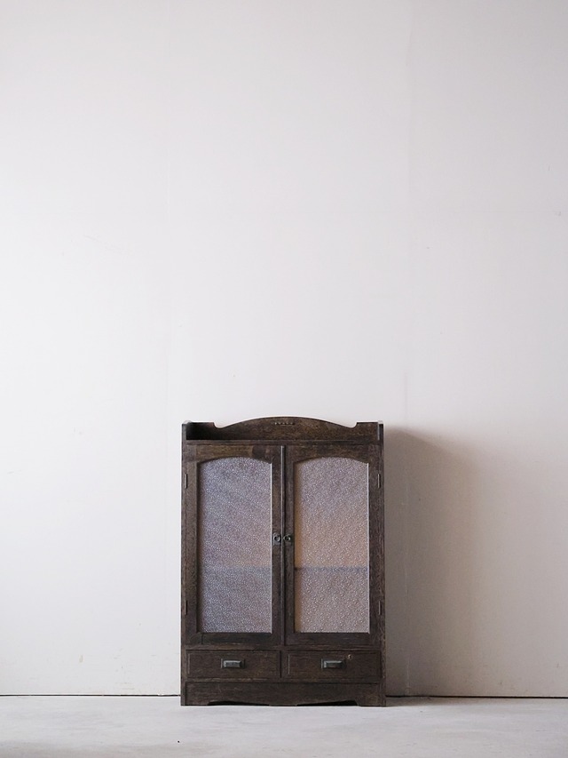 ダイヤガラス扉棚