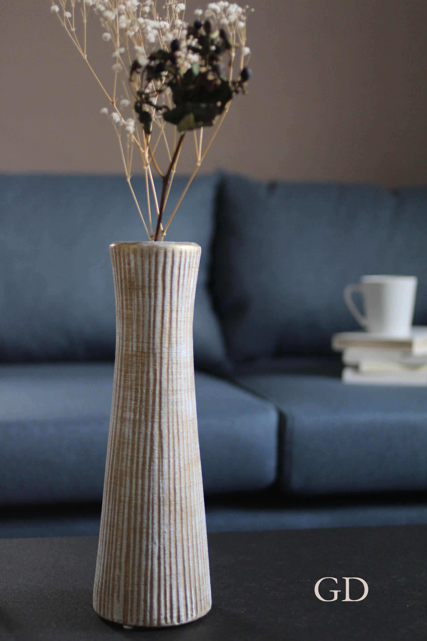 CERAMIC FLOWER VASE 