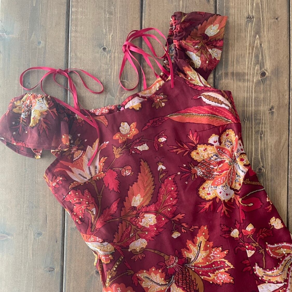 真っ赤なビーズ刺繍のシルクワンピース