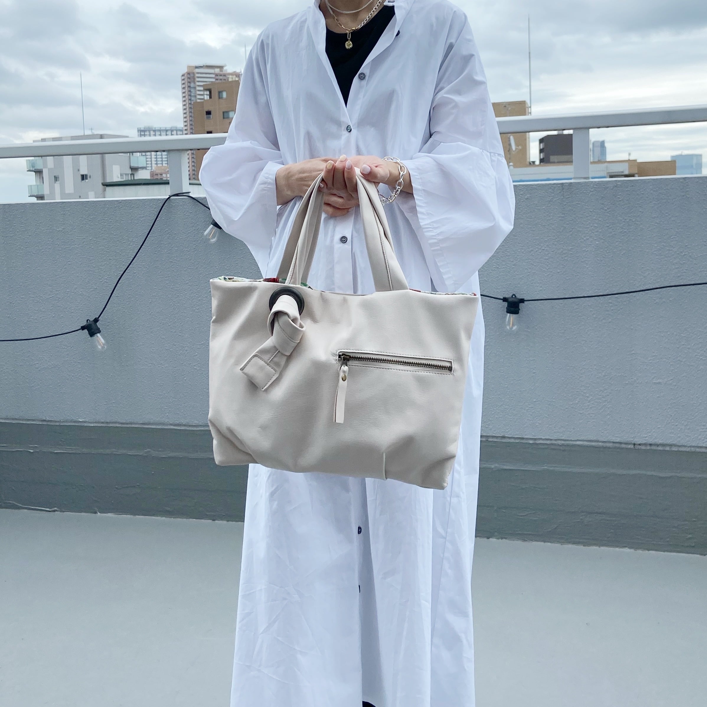 馬革＊コンパクトA4トートバッグ＊オフホワイト＊ソフト＊軽量＊A4収納