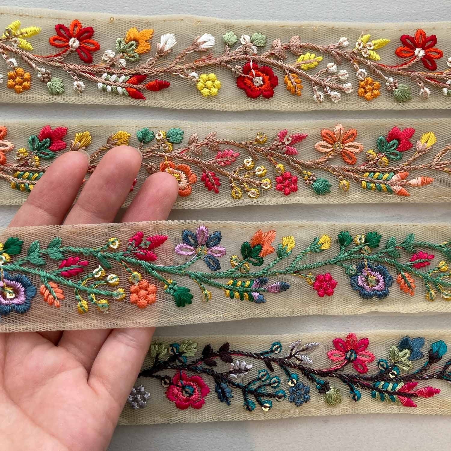 〈再入荷〉カラフルなお花と蕾のチュール刺繍リボン(1mカット)