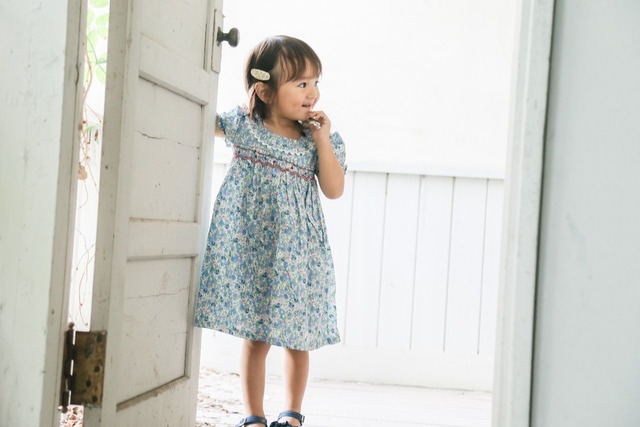 セール 即納 80cm 85cmブルー 小花柄 スモッキング ワンピース 80 85 90 95 100 130 Rirismocking スモッキング 刺繍子供服