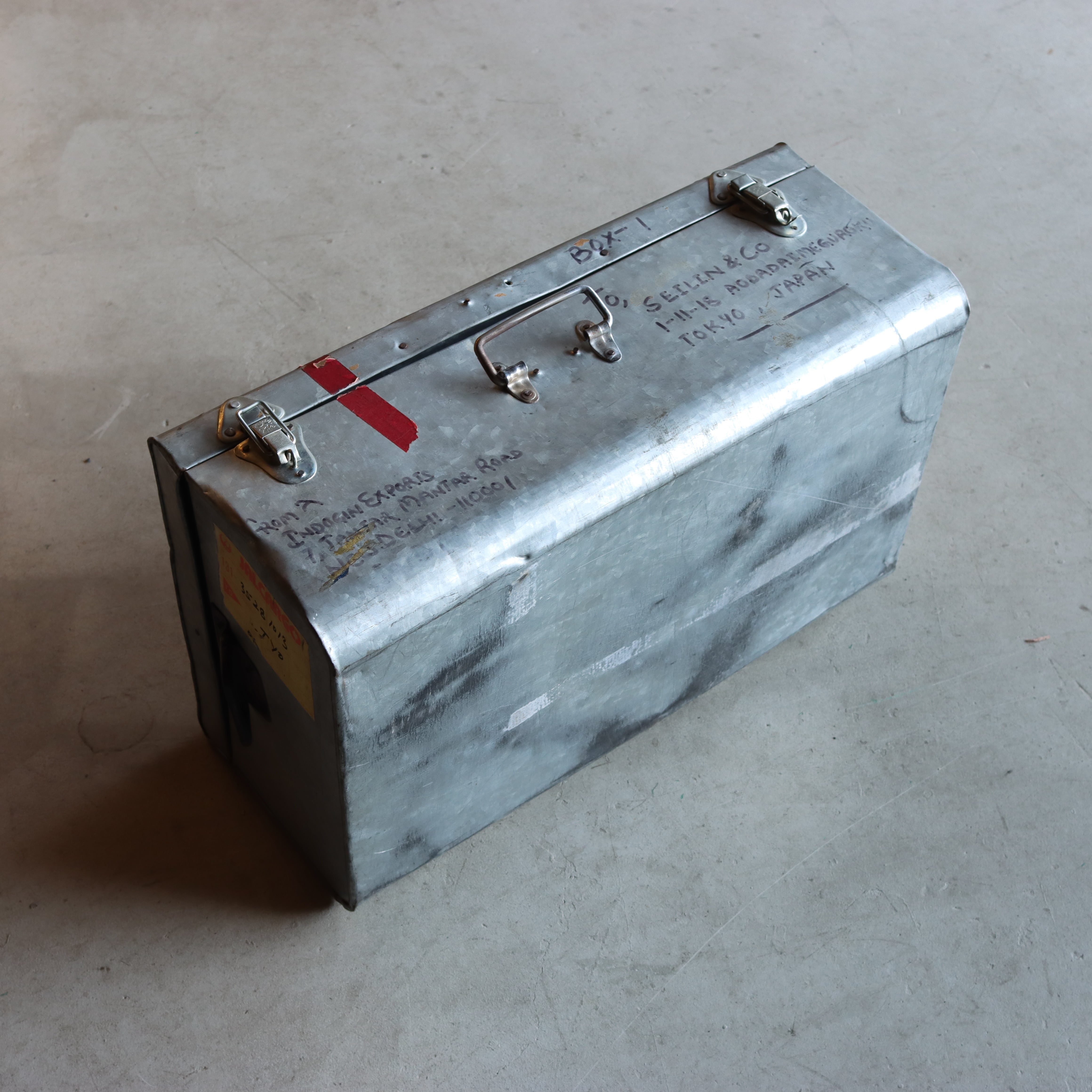 アルミのトランク