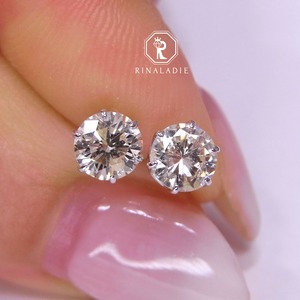 Pt900天然ダイヤモンド総0.955ctテリツヤ◎のスタッドピアス